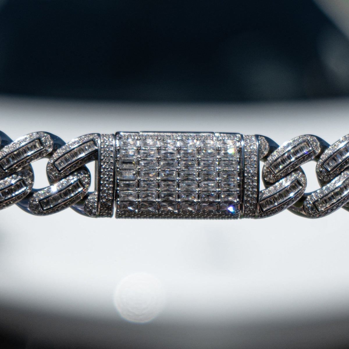 Baguette Cuban Link Chain in White Gold - 18mm