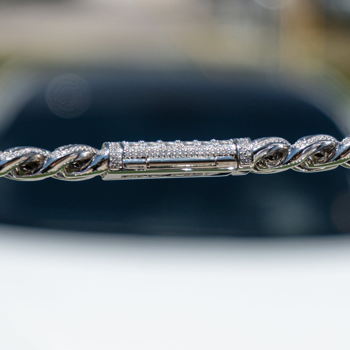 Baguette Cuban Link Chain in White Gold - 18mm