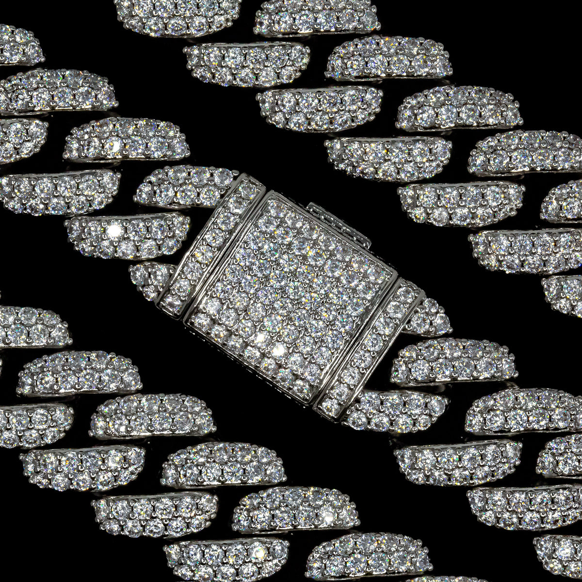 Flower Set Cuban Link Chain in White Gold - 18mm