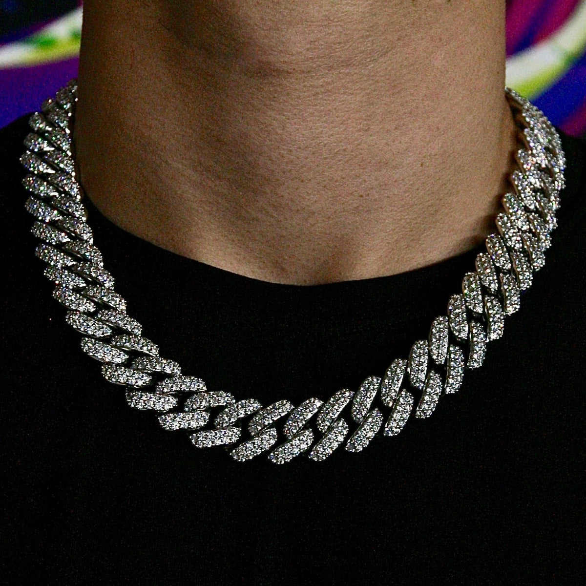 Flower Set Cuban Link Chain in White Gold - 18mm